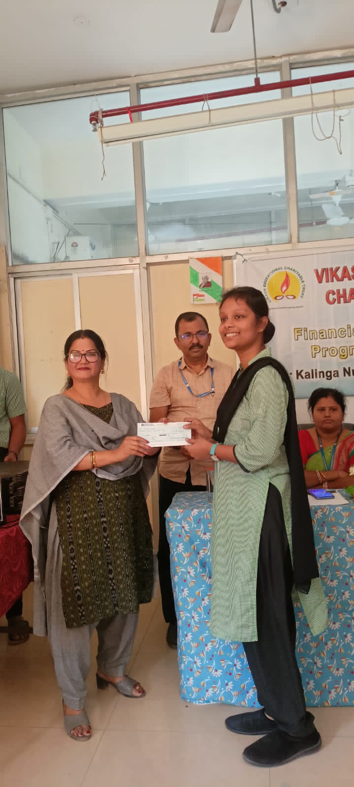 VIKASH SCHOLARSHIP CHEQUE DISTRIBUTION BY JHARANA MAM VIKASH SCHOLARSHIP CHEQUE DISTRIBUTION BY JHARANA MAM