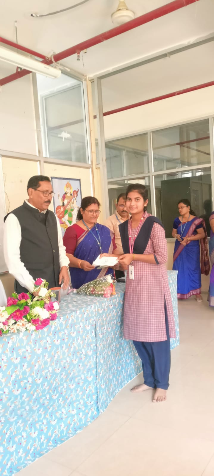 VIKASH SCHOLARSHIP CHEQUE DISTRIBUTION BY PRINCIPAL MAM VIKASH SCHOLARSHIP CHEQUE DISTRIBUTION BY PRINCIPAL MAM