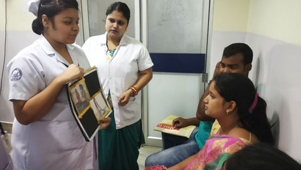 STUDENT GIVING HEALTH EDUCATION TO THE PATIENT IN HOSPITAL STUDENT GIVING HEALTH EDUCATION TO THE PATIENT IN HOSPITAL